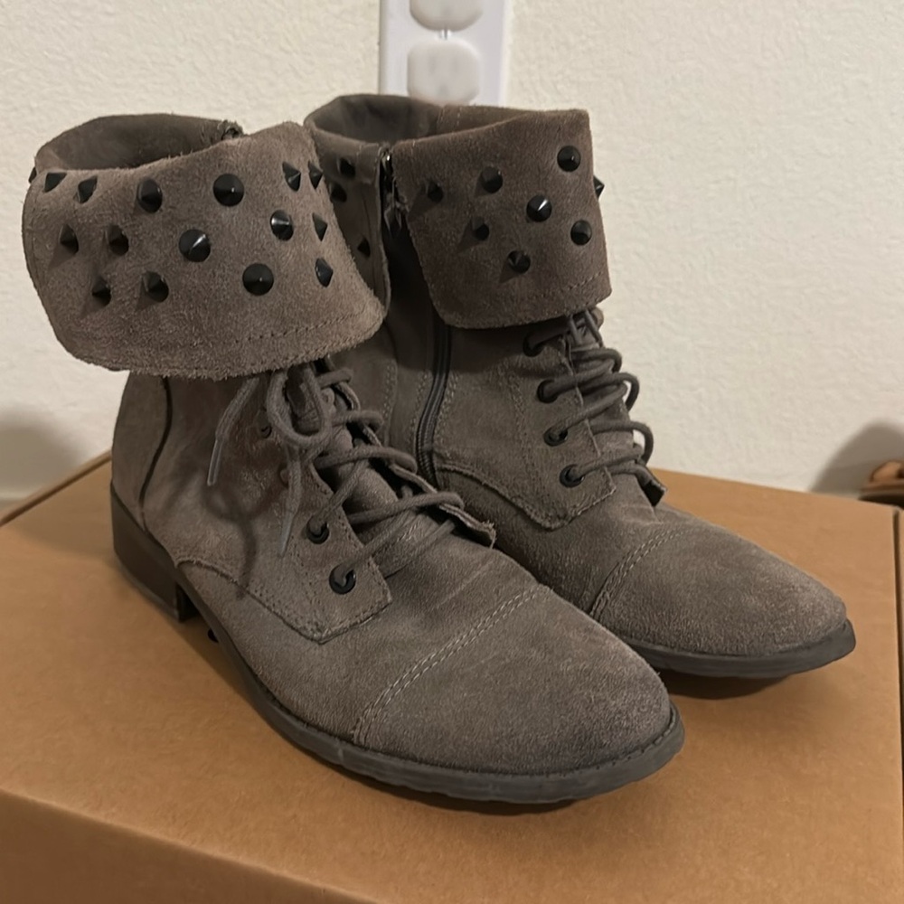 Combat boots